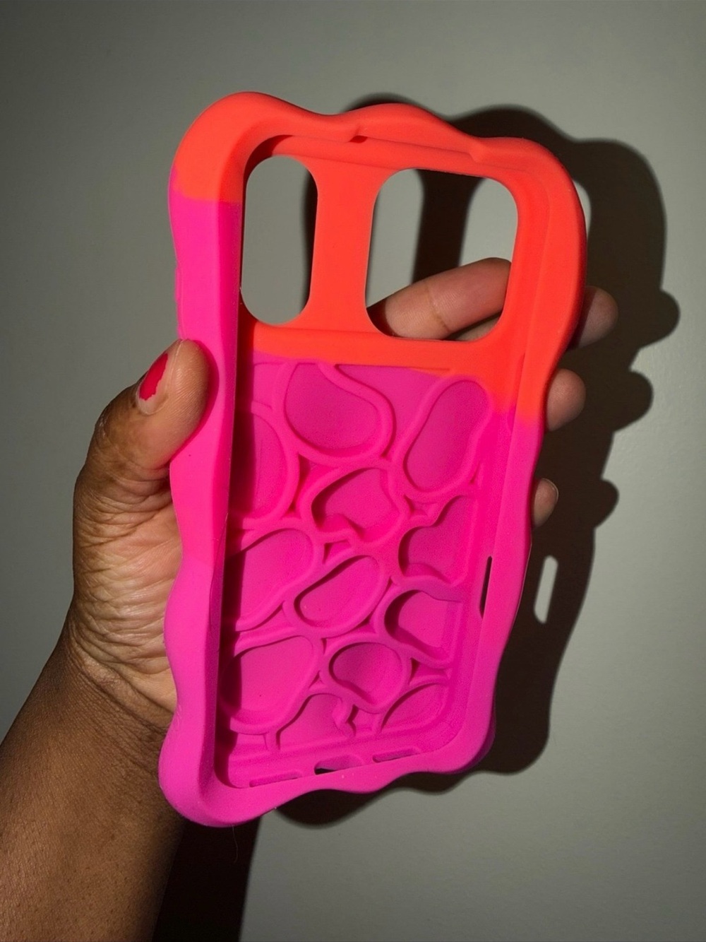 iPhone 17 pro max Silicone Bubble Grip Phone Case - Pink & Orange - Picture 3 of 4